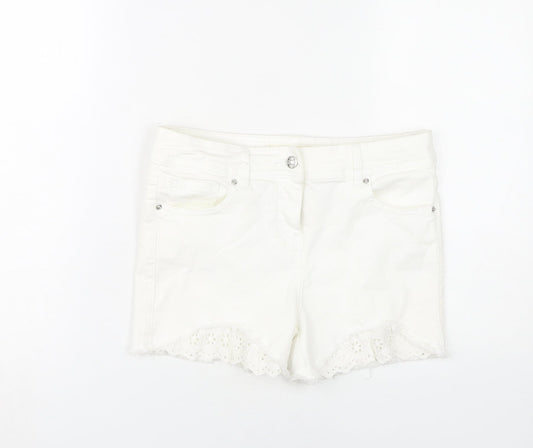 Next Women’s White Cut-Off Shorts Size 8