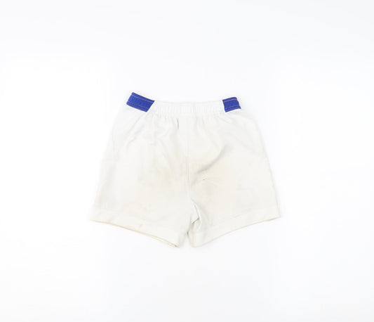 Umbro Boys White Football Athletic Shorts 4-5 Years