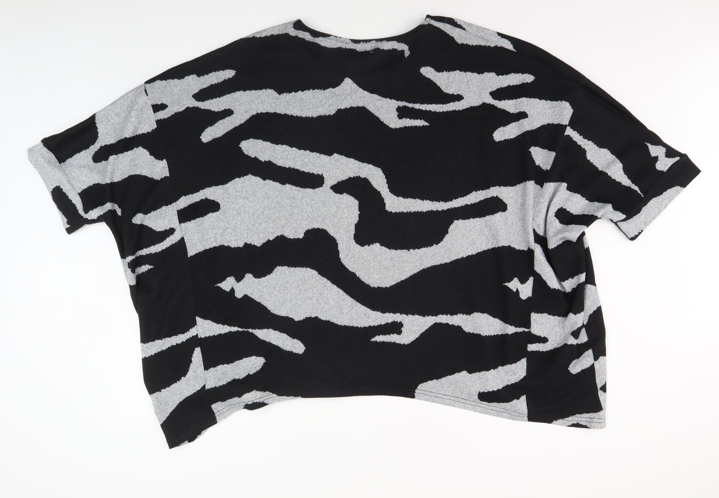 Stella Morgan Women’s Black/Grey Animal Print Cropped T-Shirt