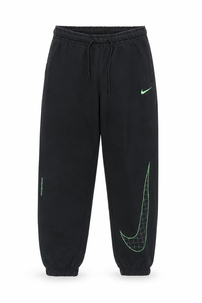 Front view of Nike boys’ black jogger trousers l - activewear sports pants