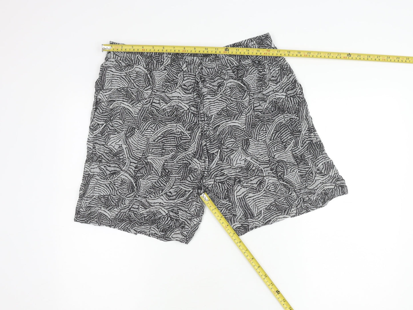 Pebble Bay Womens Black Viscose Geometric Print Shorts Size 16