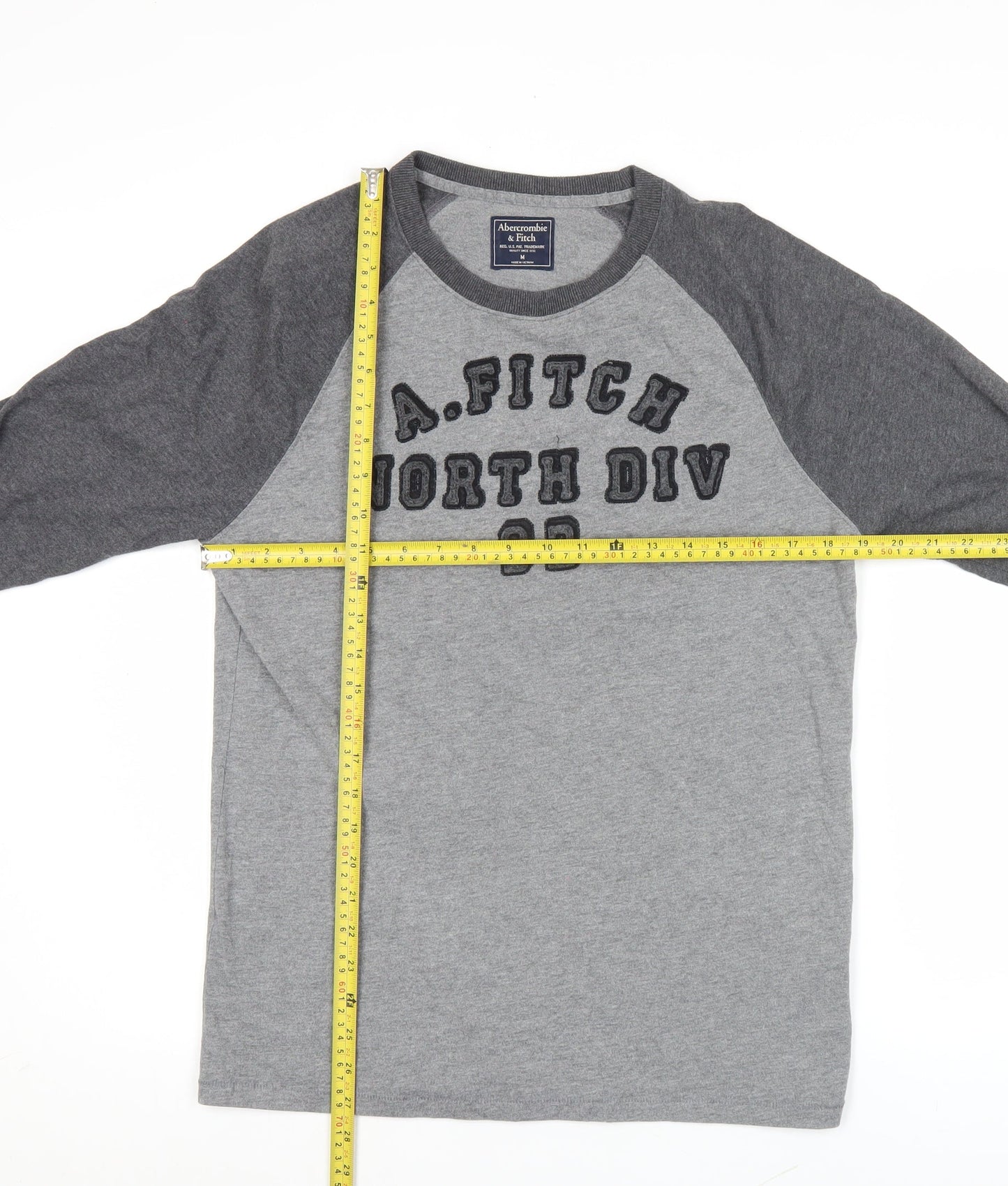 Abercrombie & Fitch Men’s Grey Long Sleeve Graphic Top Size M