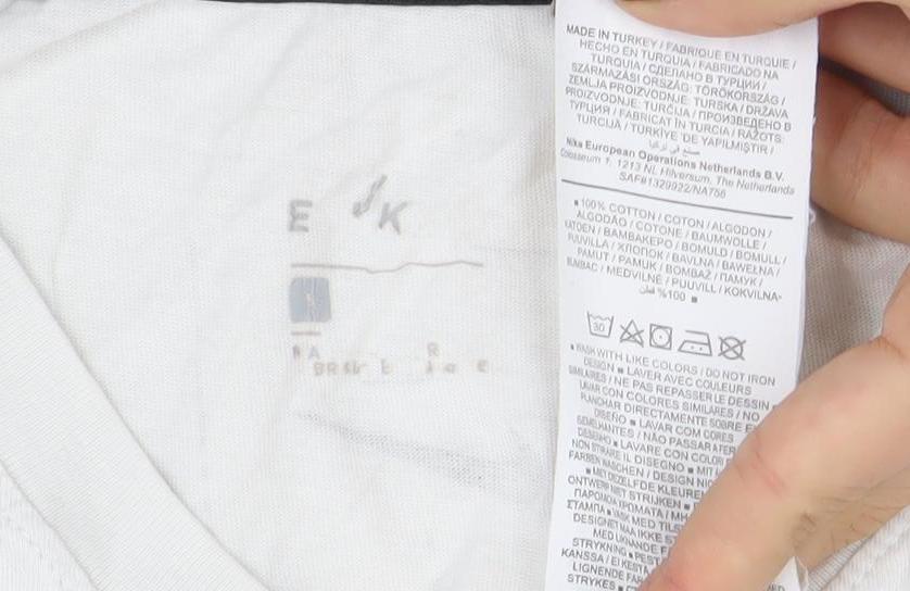 Nike Men's White Short Sleeve Sports Graphic Logo T-Shirt Size M