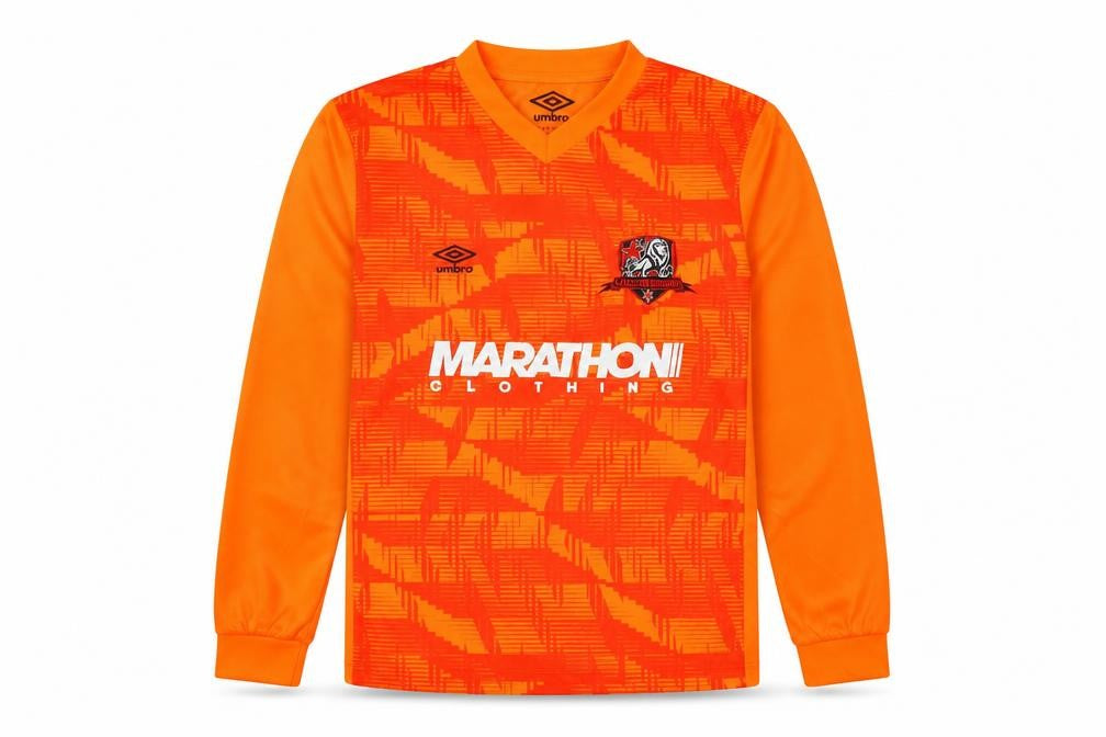 Front view of Umbro boys’ orange long sleeve football goalkeeper jersey, size 146, polyester