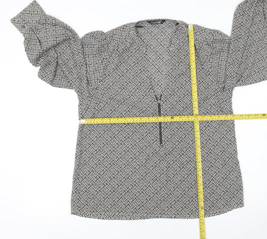 Dunnes Women’s Black Geometric Long Sleeve V-Neck Blouse Size M