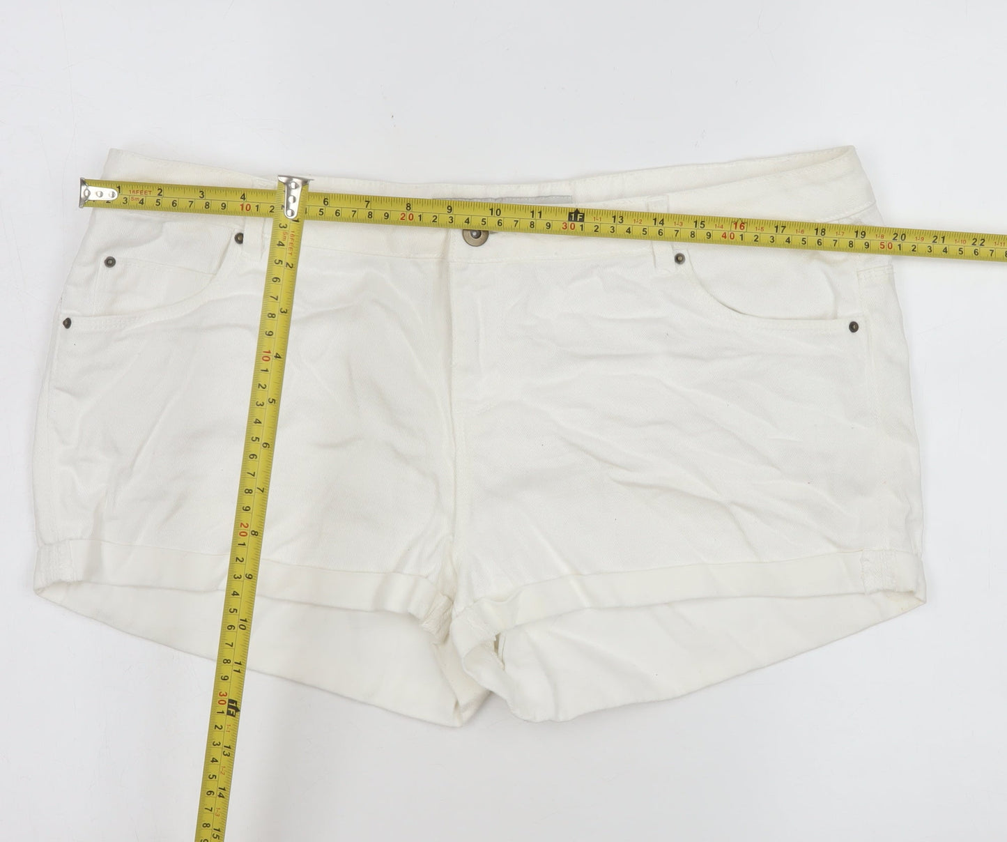 Denim Co. Women’s White Cotton Stretch Chino Shorts Size 18
