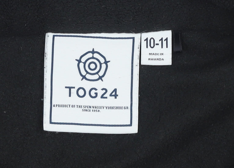 Brand and care label for TOG24 boys’ black fleece 1/2 zip pullover sweatshirt 10-11 years