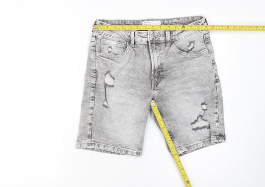 Bershka Men Grey Distressed Denim Shorts Size 30 Slim Fit Casual