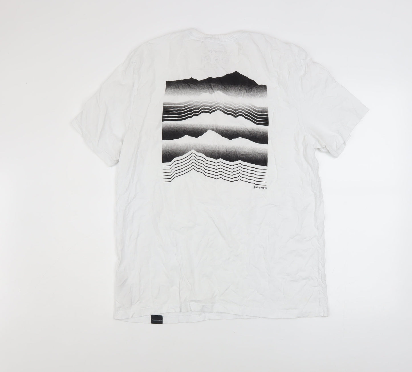 Galapagos Men's White Medium Graphic Cotton T-Shirt Outdoor Style