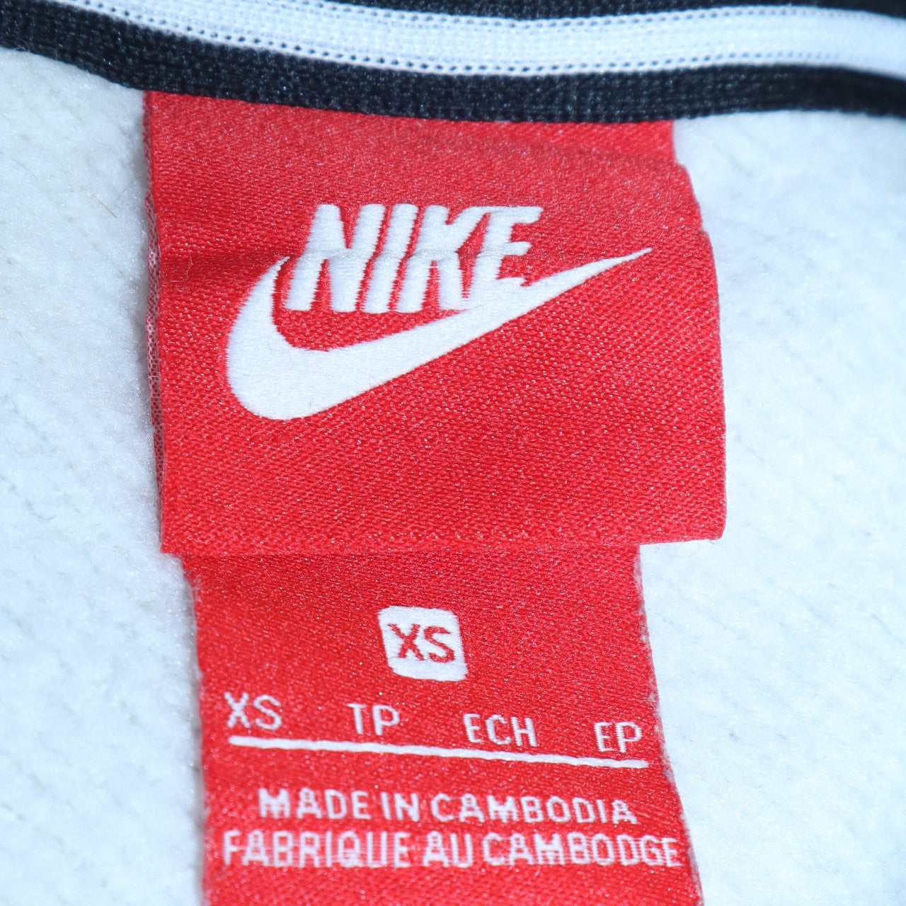 Nike Men's White XS Pullover Hoodie with Logo Graphic Print