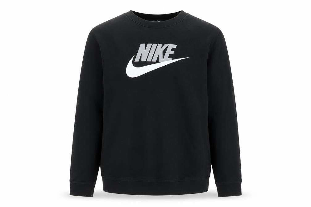 Front view of Nike boys’ black xl pullover fleece sweatshirt with logo print