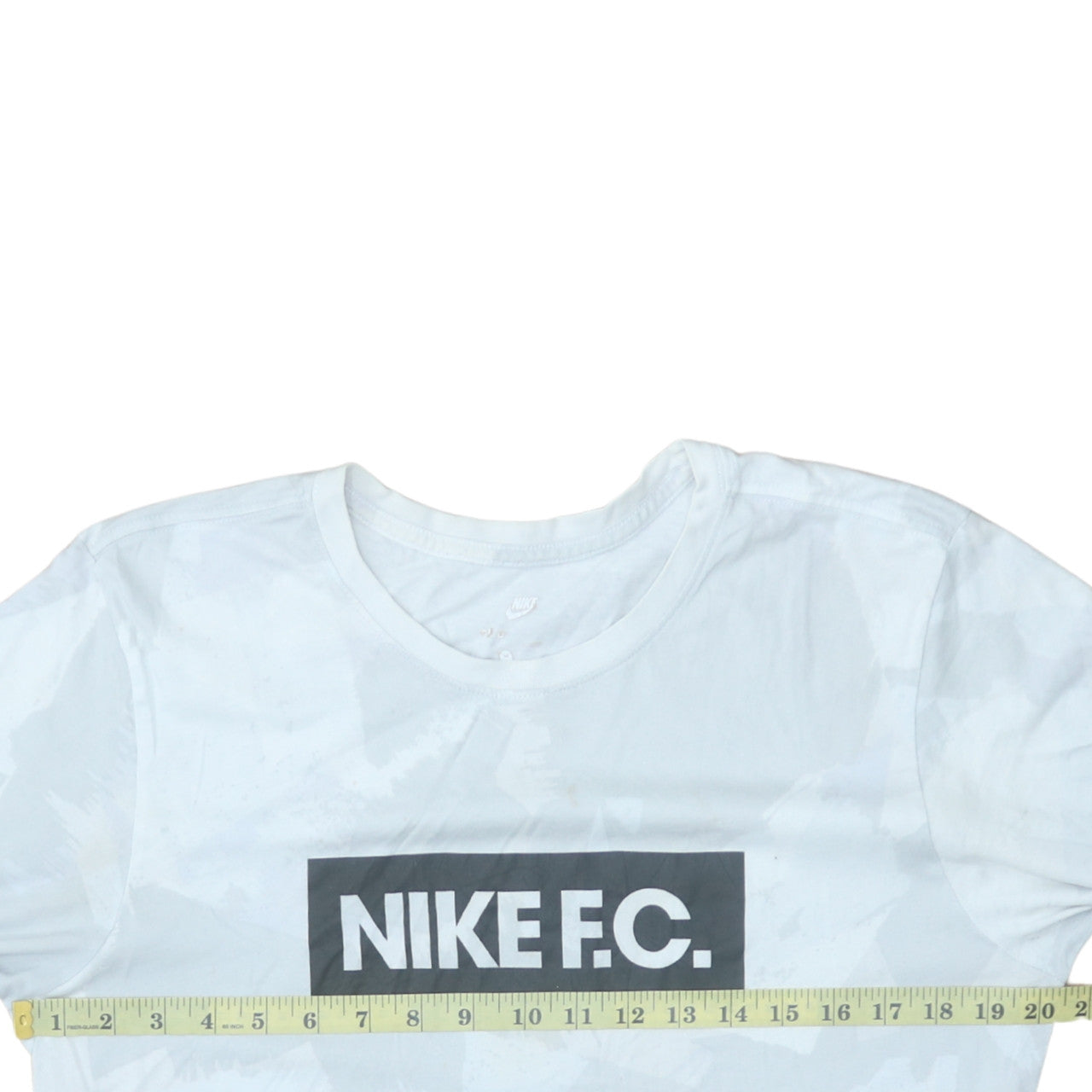Nike Men's White NIKE F.C. Graphic Print Crew Neck T-Shirt Medium