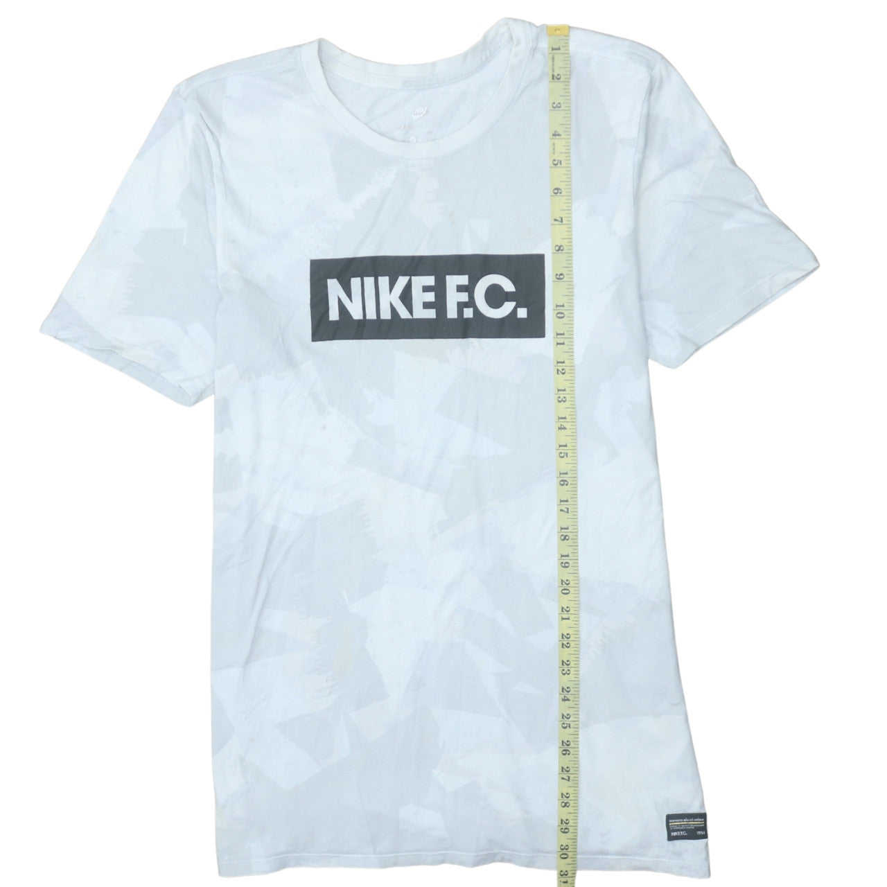Nike Men's White NIKE F.C. Graphic Print Crew Neck T-Shirt Medium