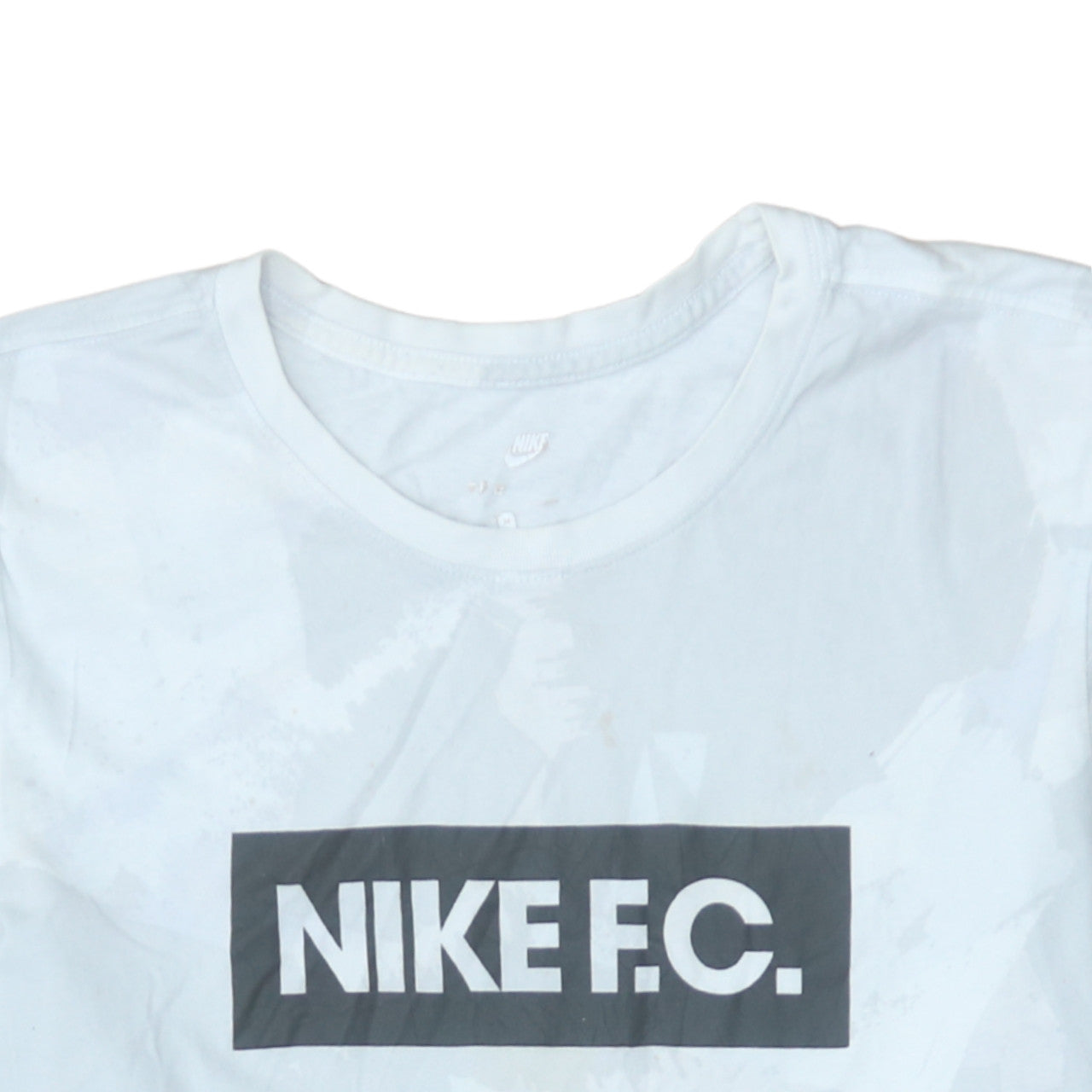 Nike Men's White NIKE F.C. Graphic Print Crew Neck T-Shirt Medium