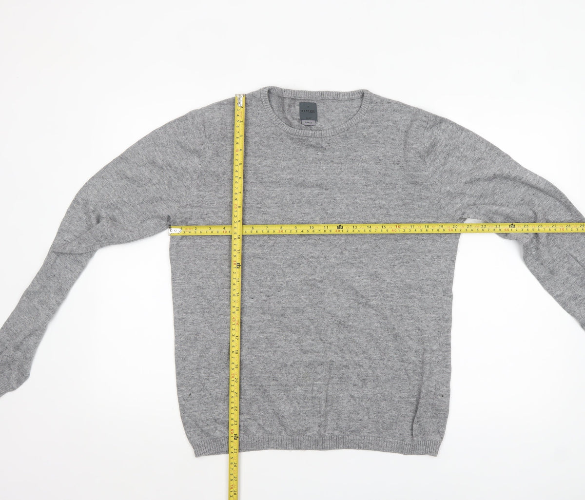 Close-up detail of Bertoni of Denmark Men's Grey Knit jumper, size L