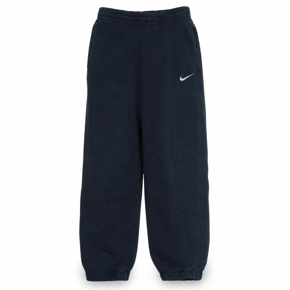 Front view of Nike boys’ black fleece sweatpants 12-13 years regular fit activewear trousers