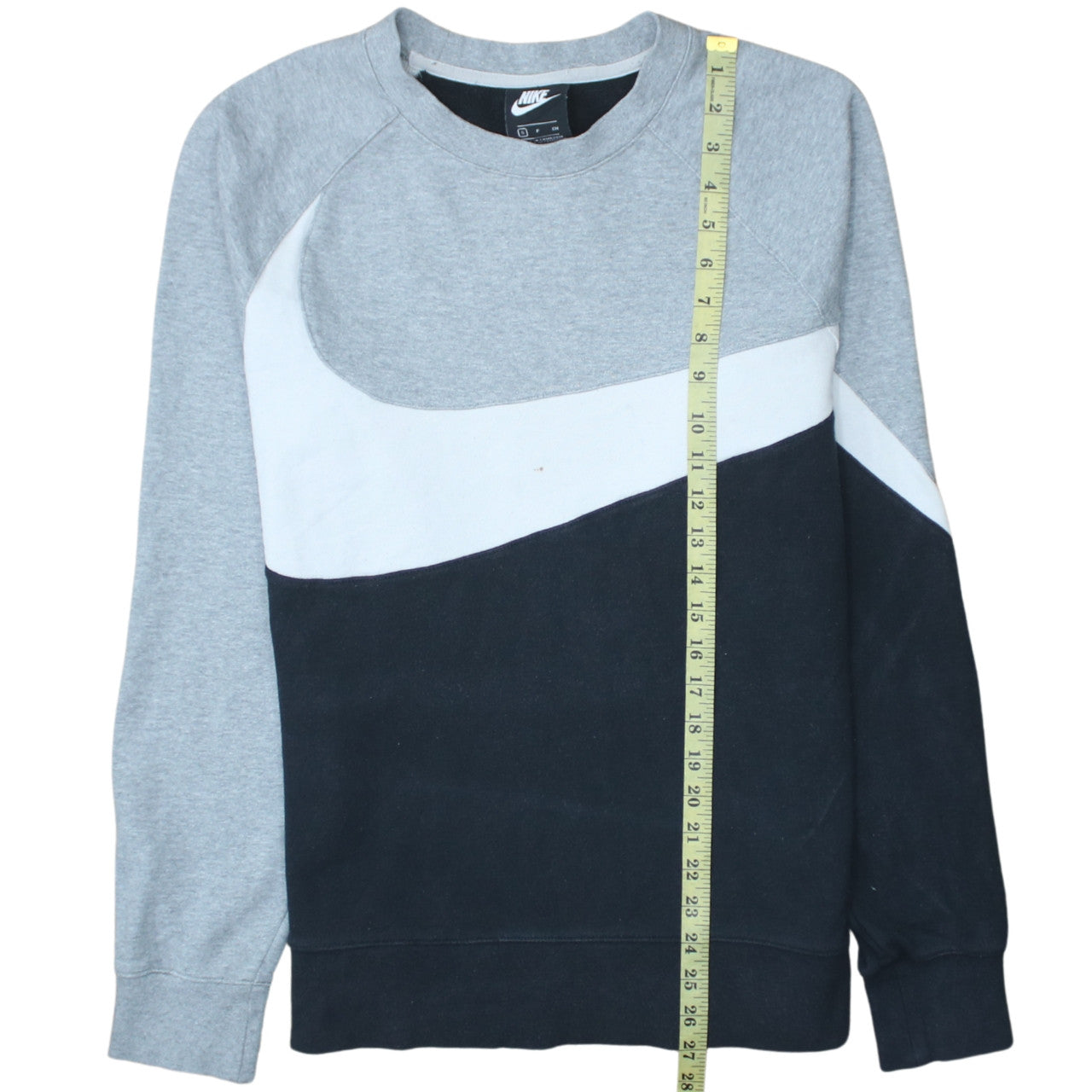 Nike Men's Grey Small Logo Pullover Sweatshirt Regular Fit