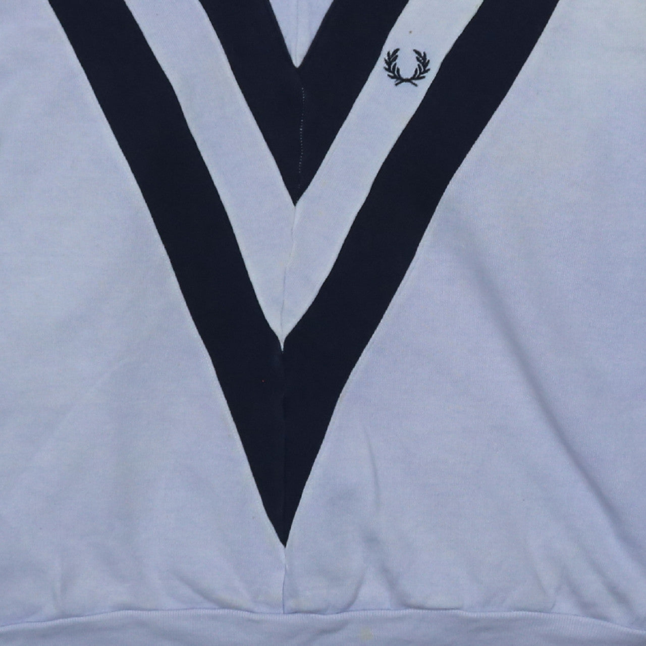 Fred Perry Men's White V-Neck Retro Sweatshirt Small