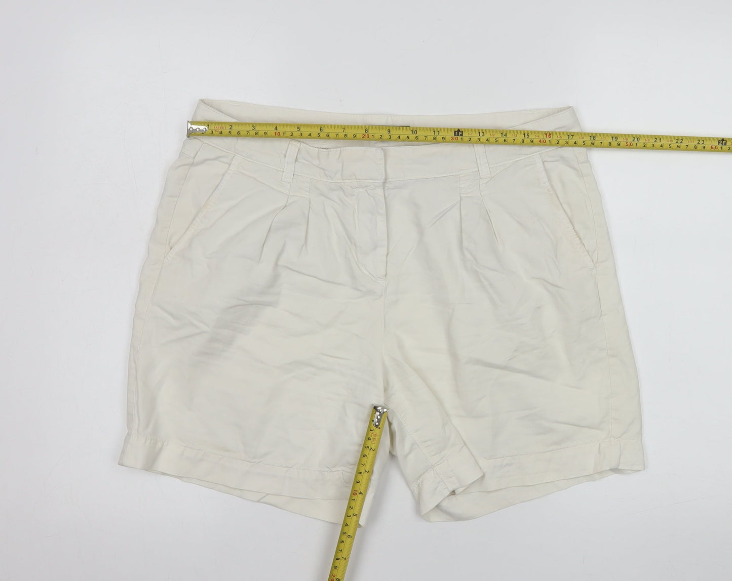 Tommy Hilfiger Women Ivory Chino Shorts Size 8 Pleated Twill Casual