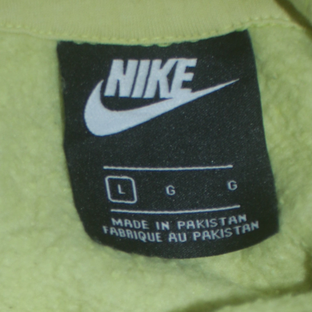Nike Men’s Yellow Pullover Hoodie L Fleece Cotton Blend Sportswear