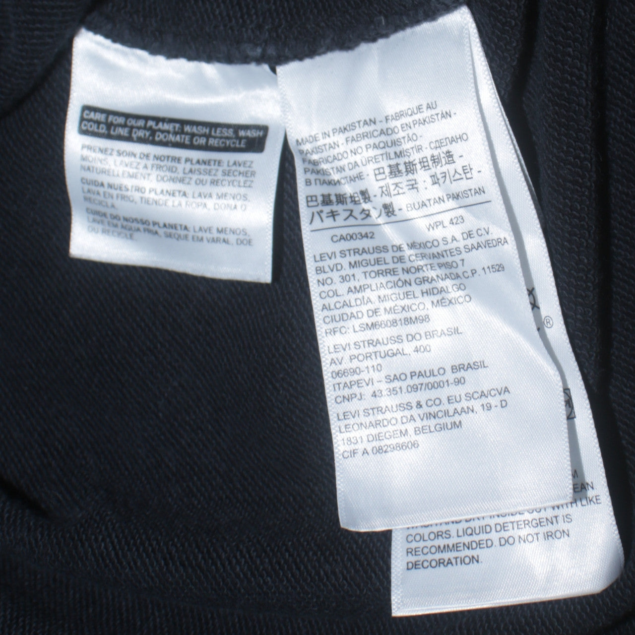 Levi's Women's Black Small Crew Neck Pullover Sweatshirt