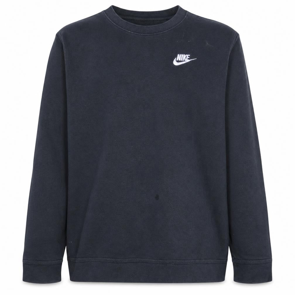 Front view of Nike boys’ black xl crew neck fleece pullover sweatshirt with logo