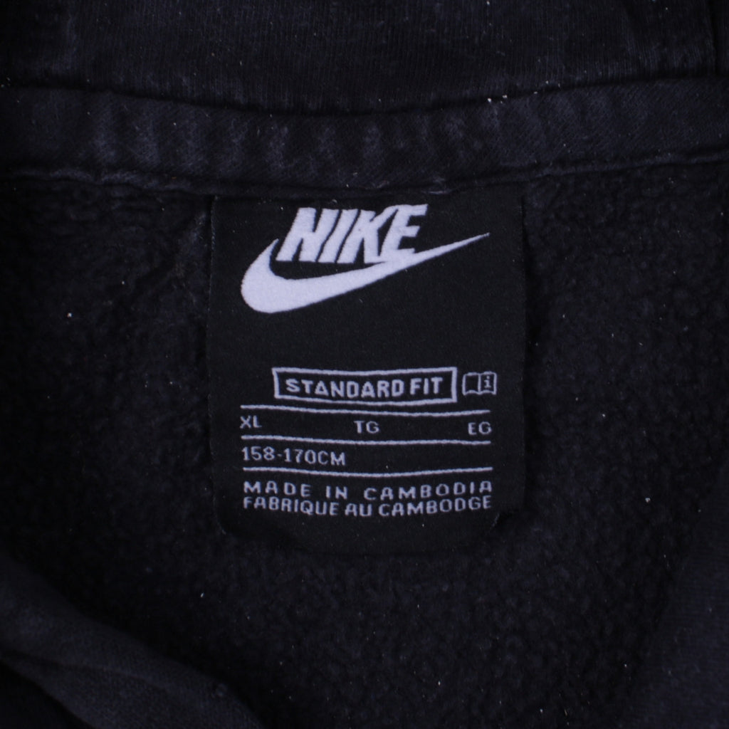 Nike Boys Black XL Pullover Hoodie with Logo, Standard Fit