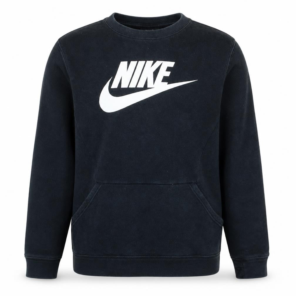 Front view of Nike boys’ black xl fleece pullover sweatshirt with logo print
