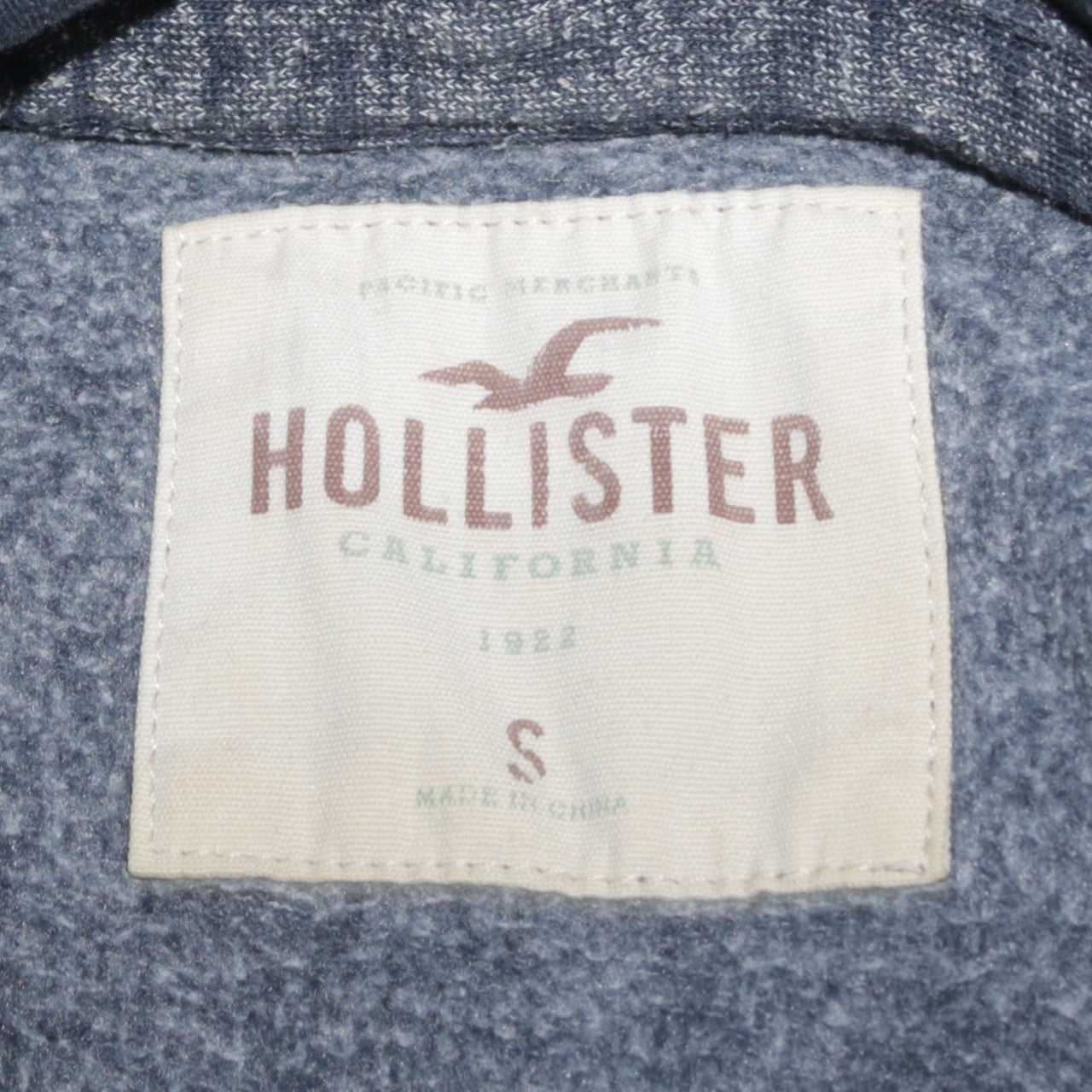 Hollister Men’s Blue Pullover Hoodie Small Logo Classic Fit