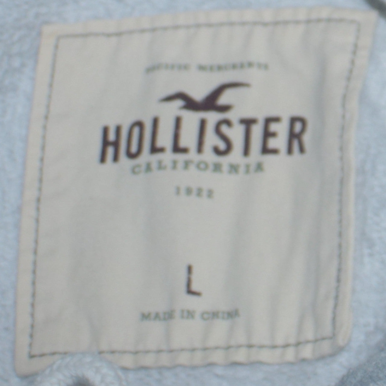 Hollister Men’s Grey Pullover Hoodie L Logo Embroidered Classic Style