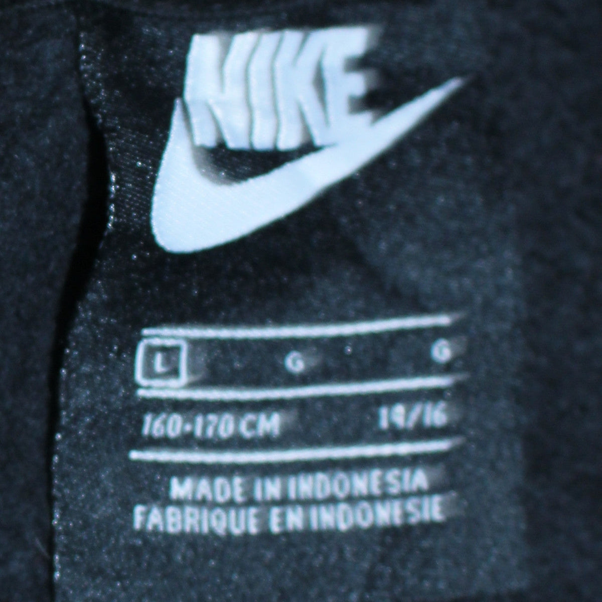 Close-up detail of Nike boys’ black pullover hoodie l 14/16 portland trail blazers logo