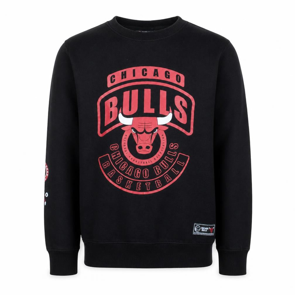 Front view of NBA men’s black chicago bulls pullover sweatshirt, size L