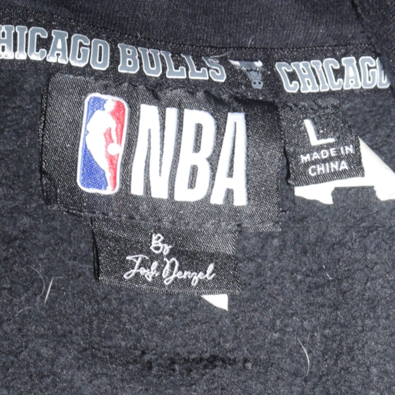 NBA Chicago Bulls Men's Black Large Pullover Hoodie