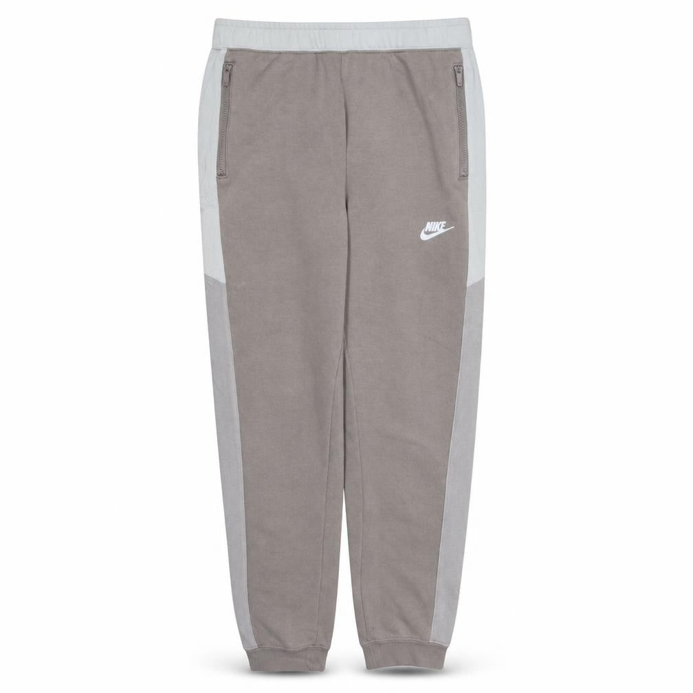 Front view of Nike Women Grey Jogger Sweatpants M Tapered Fit Fleece Trousers