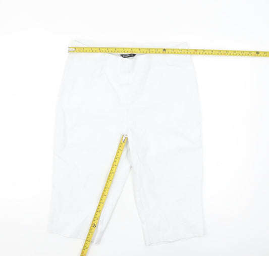 Roman Women’s White Bermuda Stretch Shorts Size 16