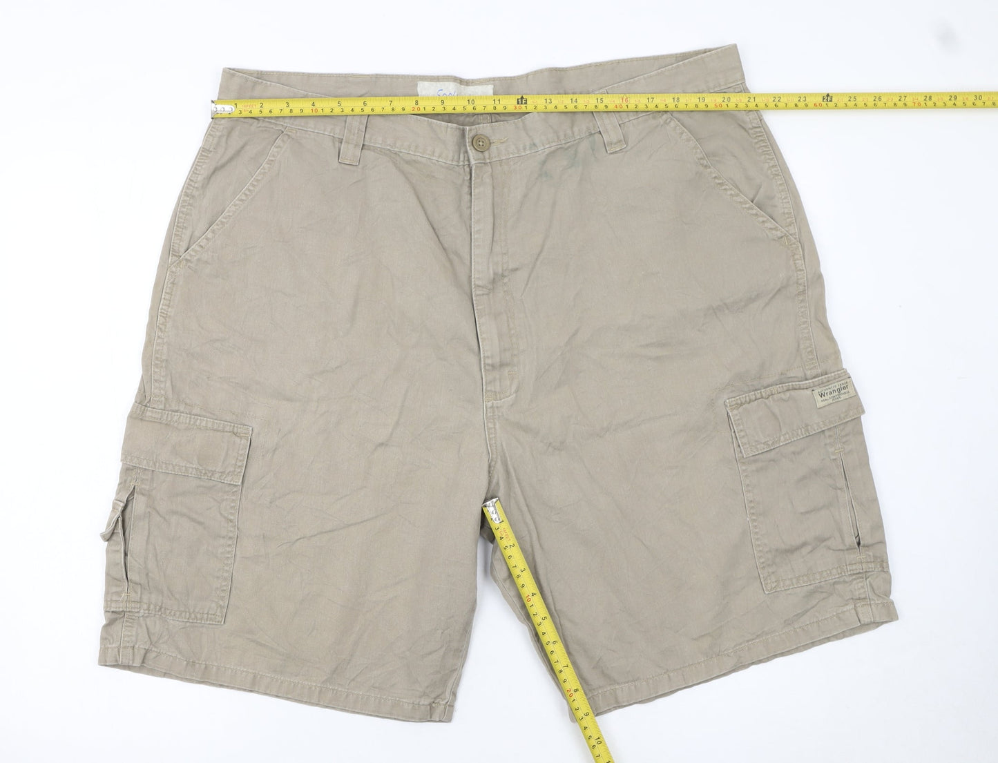 Wrangler Men's Beige Cargo Shorts Size 42 Regular Cotton