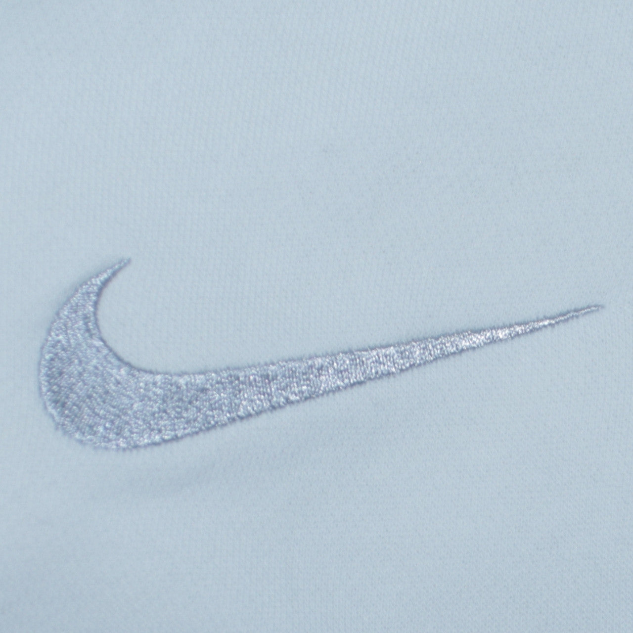 Nike Men's White Pullover Hoodie Size M Embroidered Logo Sportswear