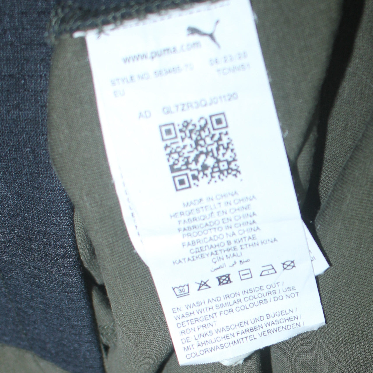 Puma Men's Green Pullover Hoodie Size S with Logo and Zip Pocket