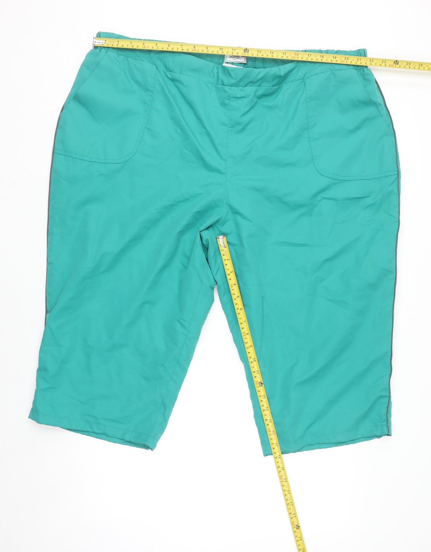 Body Star Women's Green Bermuda Active Shorts Size 26 Polyester
