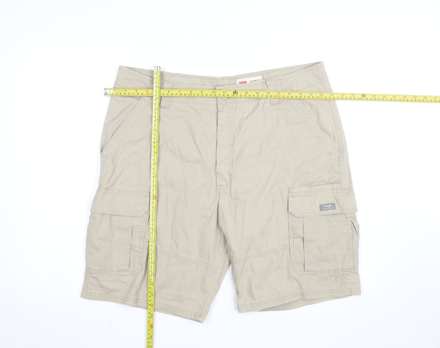 Wrangler Men Beige Cargo Shorts Size 38 Relaxed Fit Cotton