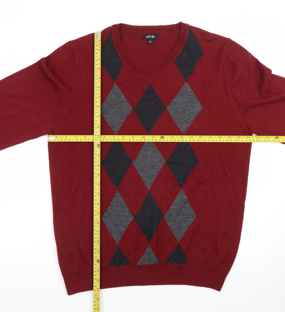 Close-up detail of APT.9 Men's Red Argyle V-Neck Knit jumper, size L