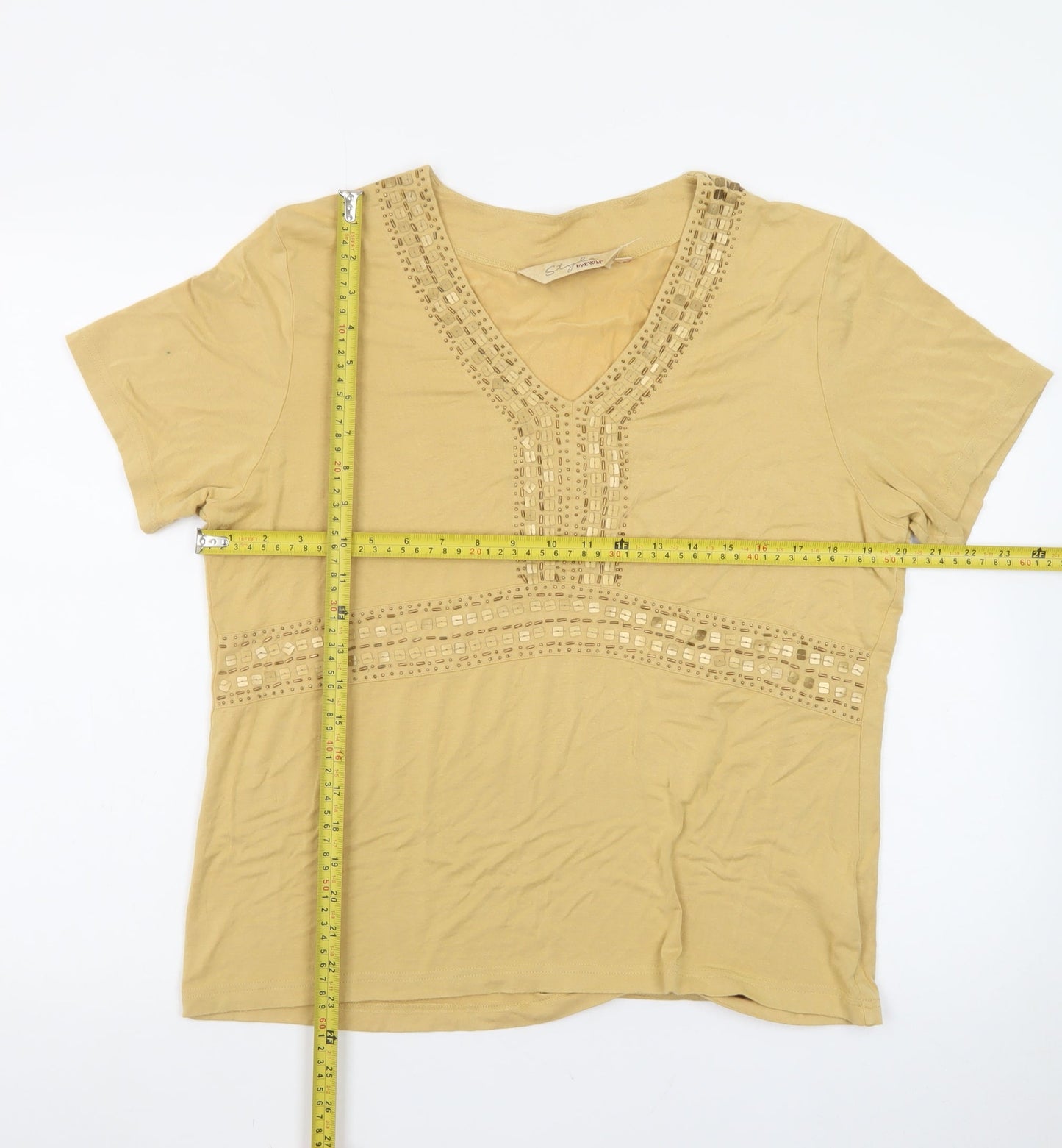 Style by EWM Women Beige V-Neck Beaded T-Shirt Size 18