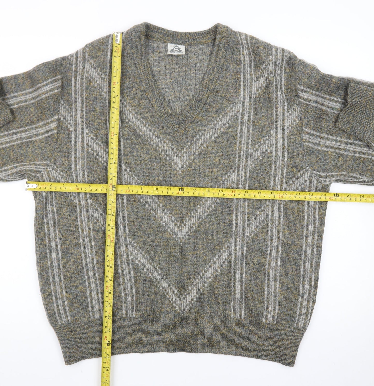 Strickschön Men’s Grey Wool Blend V-Neck Geometric Jumper XL