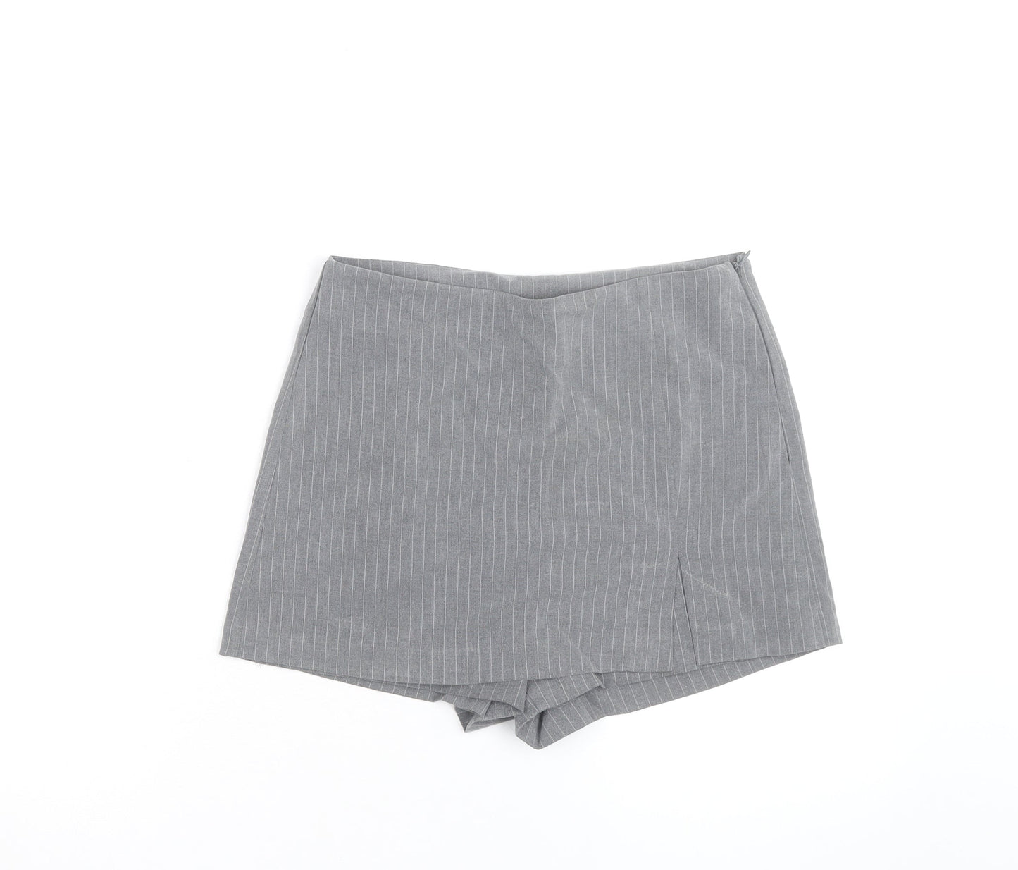 Love Tree Women's Grey Pinstripe Chino Shorts Size M