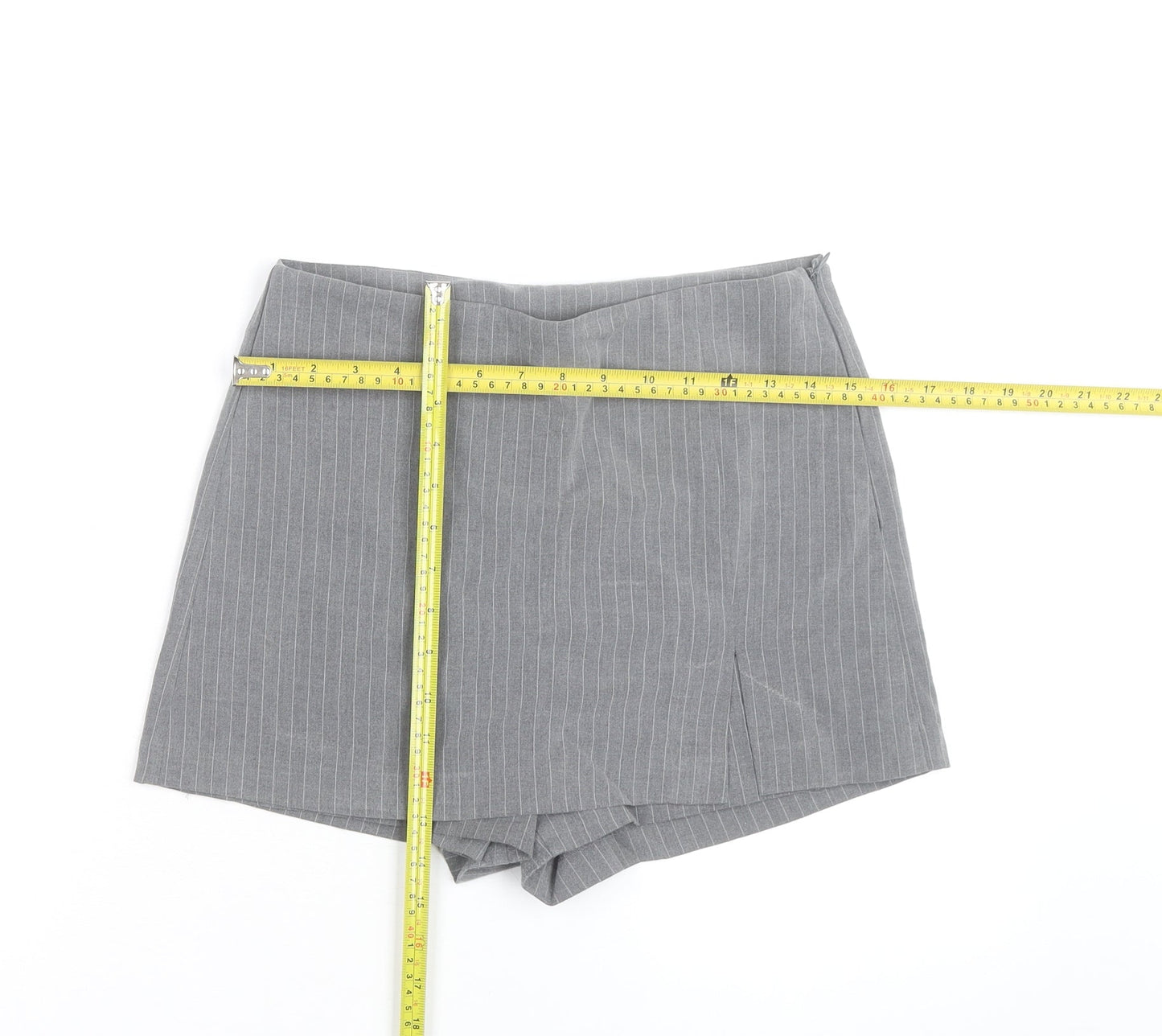 Love Tree Women's Grey Pinstripe Chino Shorts Size M