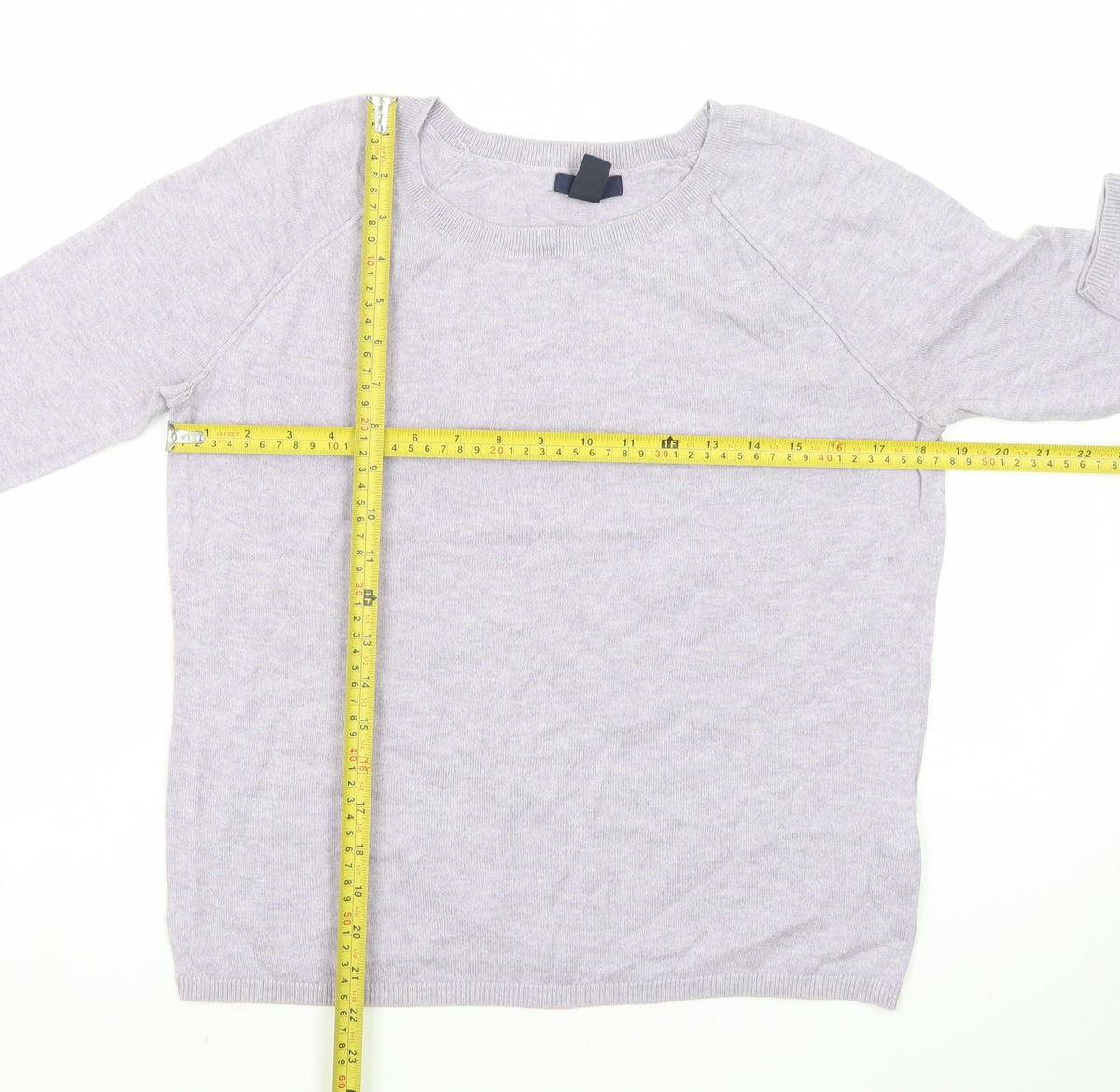 Close-up detail of Gap men’s grey xs crew neck jumper classic knit