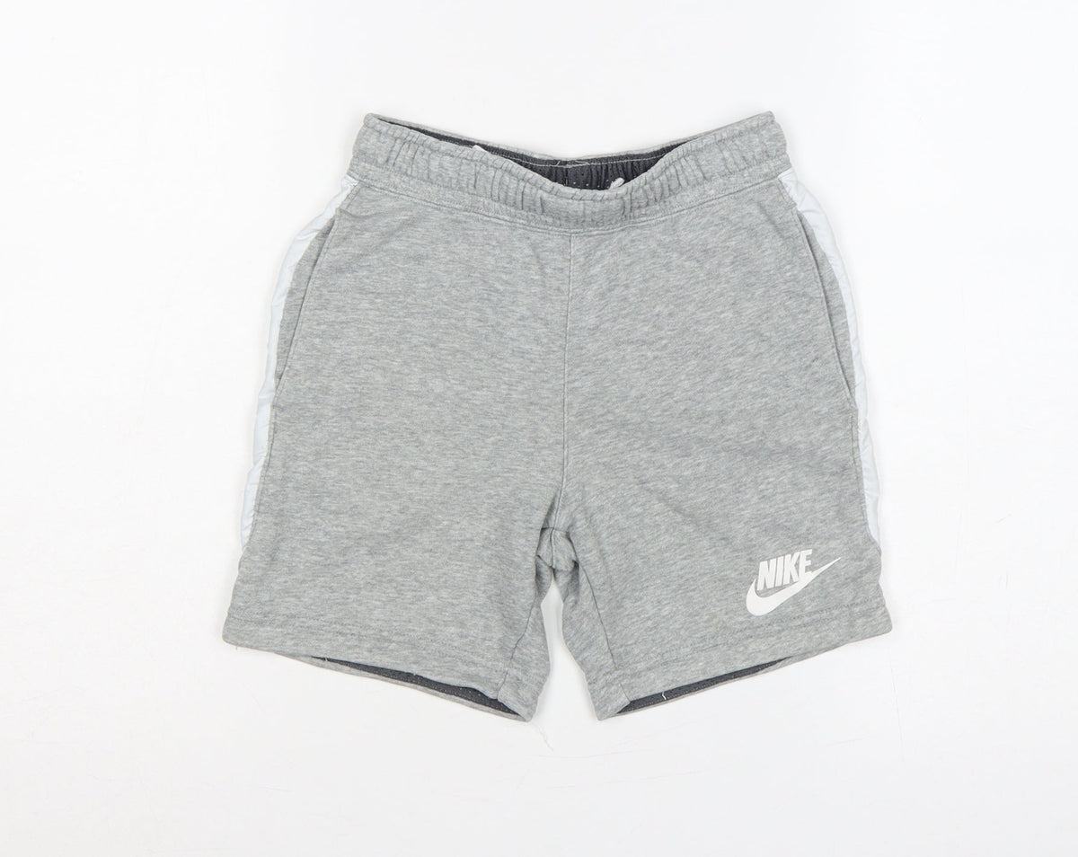 Back view of Nike boys’ grey sweat shorts 8-9 years s 128-137cm logo pockets