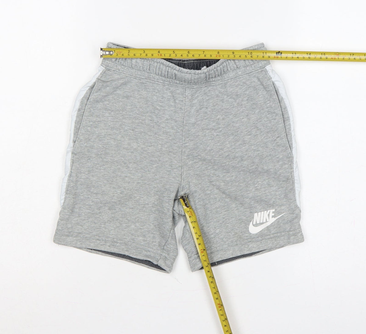 Close-up detail of Nike boys’ grey sweat shorts 8-9 years s 128-137cm logo pockets