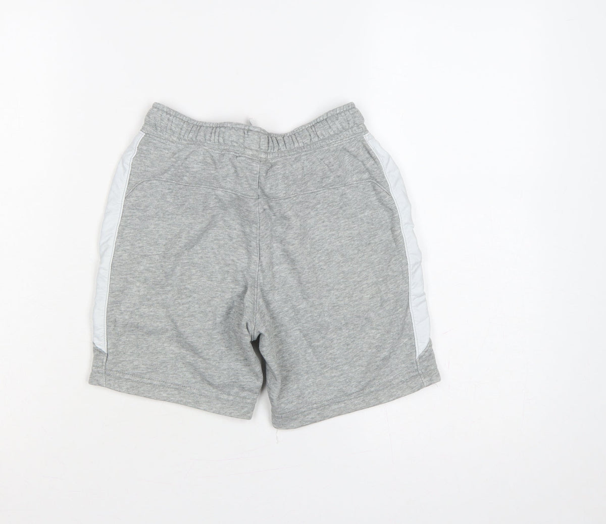 Brand and care label for Nike boys’ grey sweat shorts 8-9 years s 128-137cm logo pockets