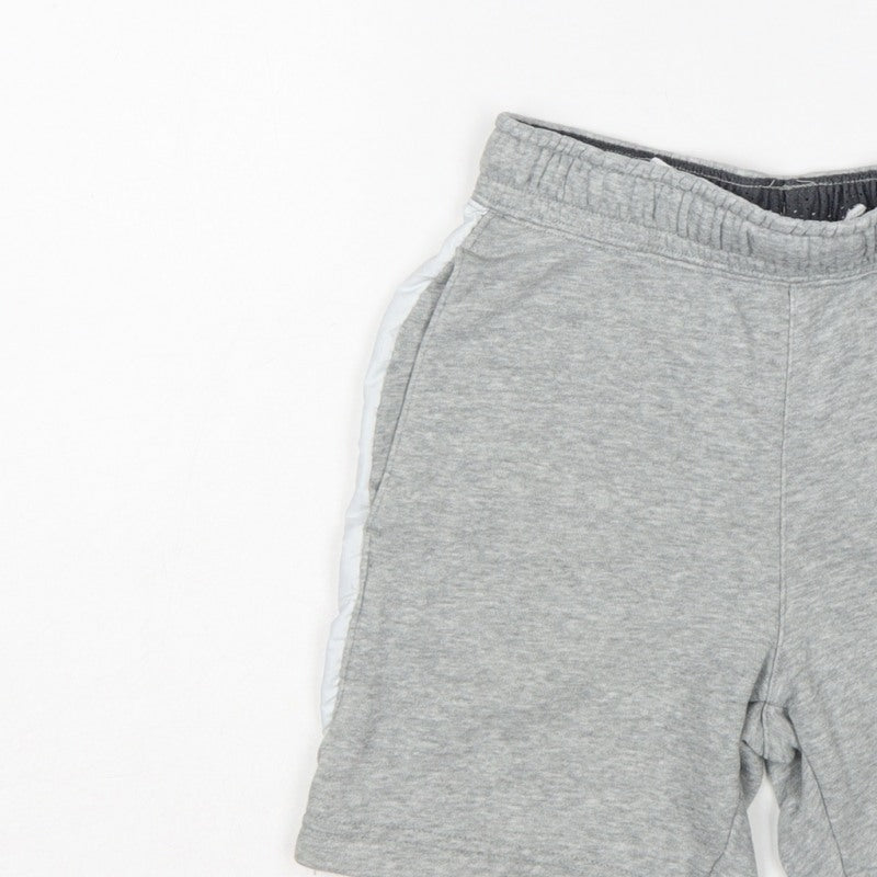Additional view of Nike boys’ grey sweat shorts 8-9 years s 128-137cm logo pockets